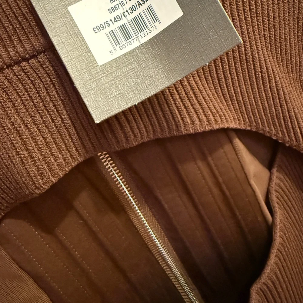 House of CB Brown Ribbed Cutout Top - Picture 6 of 6